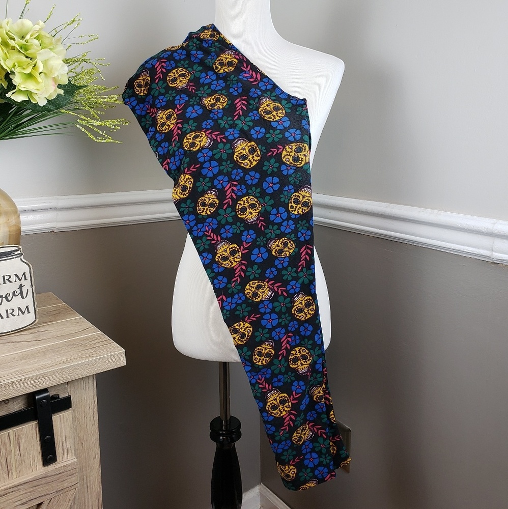 Lularoe Sugar Skull Tall and Curvy leggings